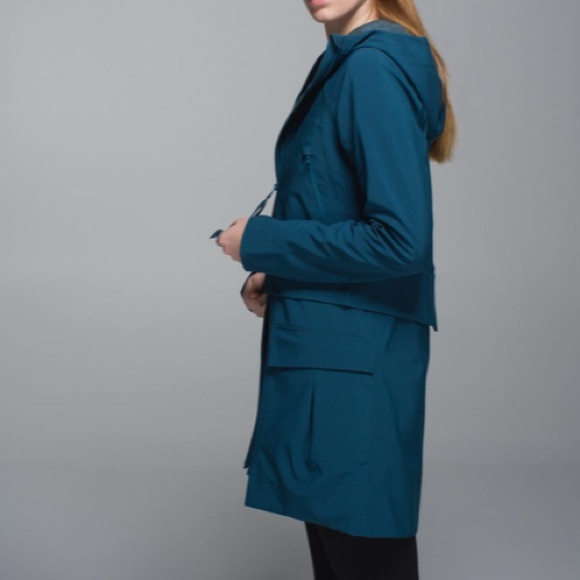 NWOT Rare Lululemon Rain Or Shine Jacket - Picture 3 of 7